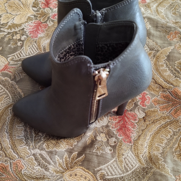 Shoes - Picture 2 of 3